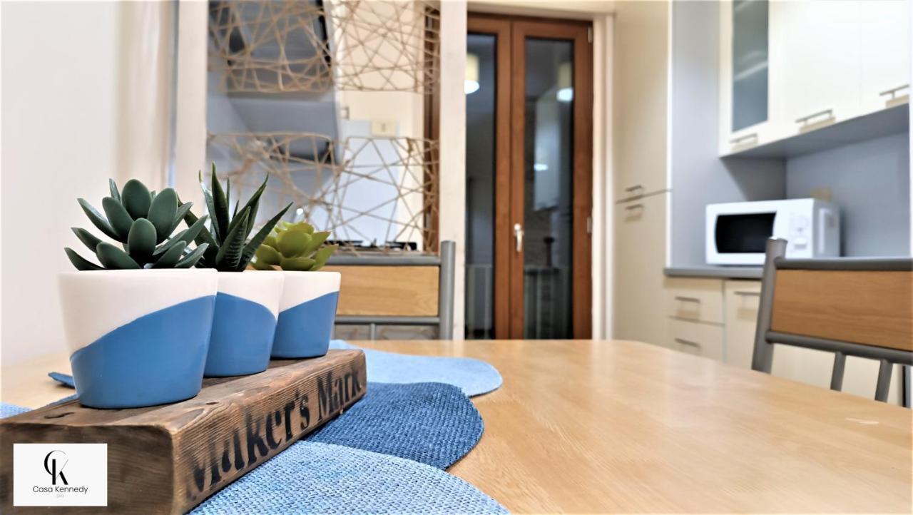 Casa Kennedy Apartment Bari Bagian luar foto